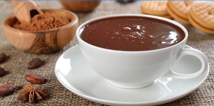 Chocolate caliente en una taza