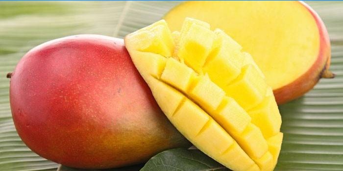 Fruto de mango entero y en rodajas