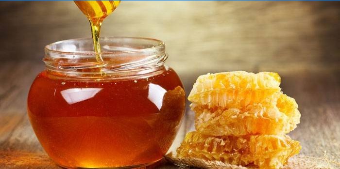 Miel en un tarro y panales