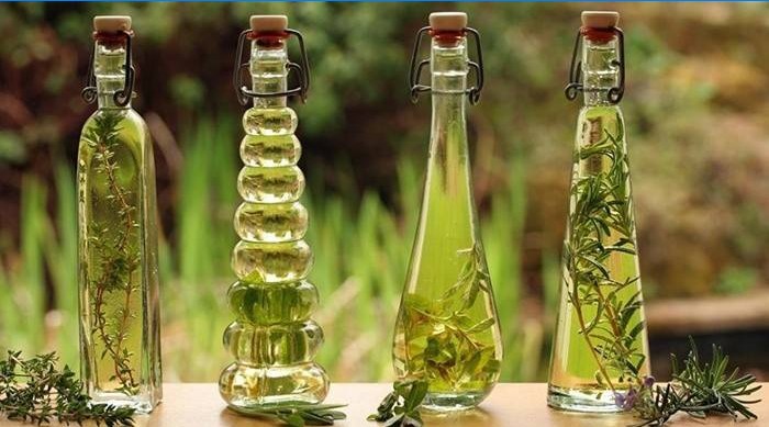 Botellas de aceite esencial de árbol de té