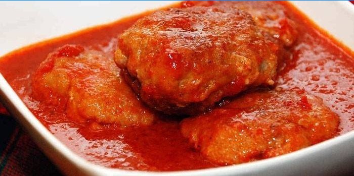 Chuletas en salsa de tomate