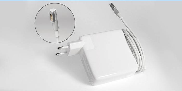 La fuente de alimentación para el portátil MagSafe Apple VC747Z / A