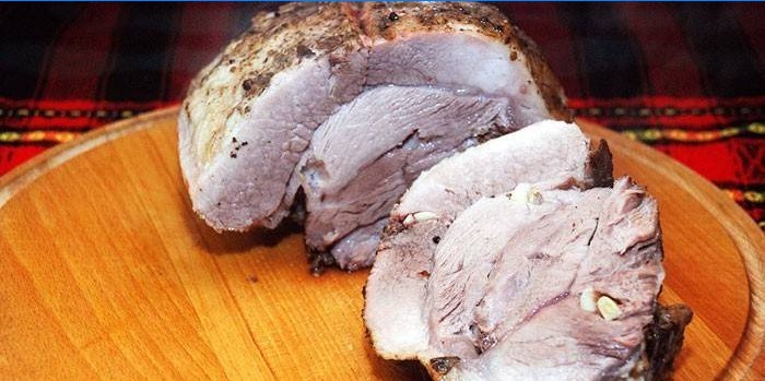 Carne de cerdo hervida preparada marinada en salmuera