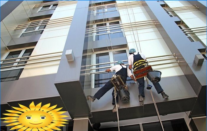 Cómo limpiar ventanas y fachadas. Problemas de los residentes del piso superior