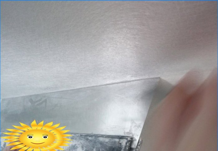 Cómo pegar fibra de vidrio en el techo con tus propias manos.