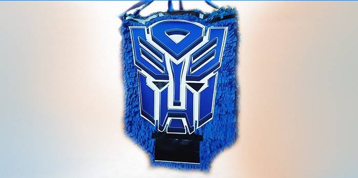 Piñata con el logo de los Autobots de la película Transformers