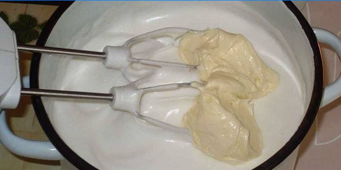 Crema de galletas simple en leche