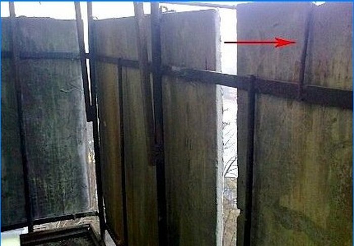 Revestimiento de balcón con cartón ondulado