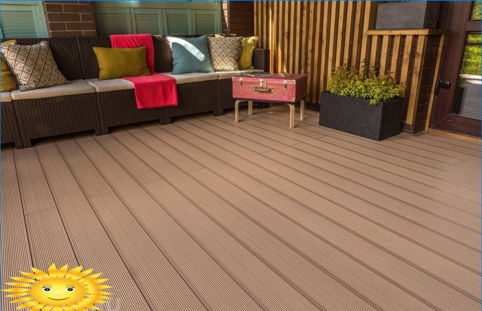 El suelo de la terraza está hecho de tarima de madera WPC.