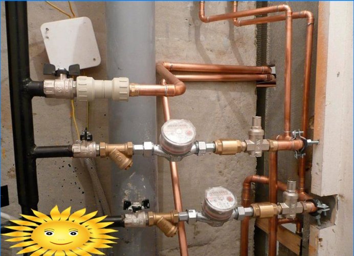 Diseño e instalación de sistemas de suministro de agua y calefacción para una casa de tubos de cobre.