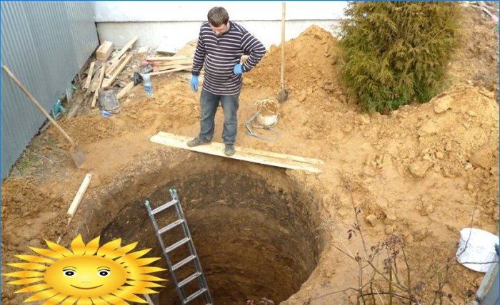 Cavando un pozo para un tanque séptico de concreto