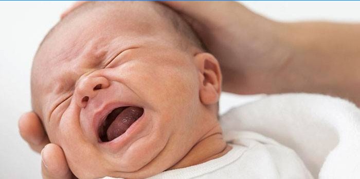 Bebé recién nacido llorando