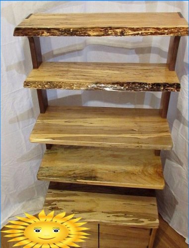 Muebles de bricolaje: un estante de madera en estilo rústico