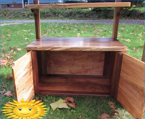 Muebles de bricolaje: un estante de madera en estilo rústico