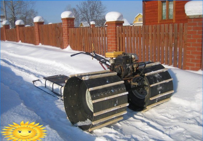 Moto de nieve casera desde un tractor a pie