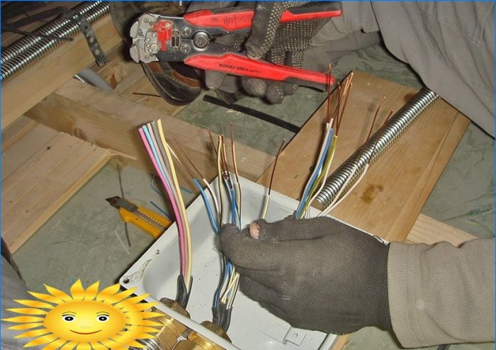 Reglas para instalar cableado eléctrico en una casa de madera.