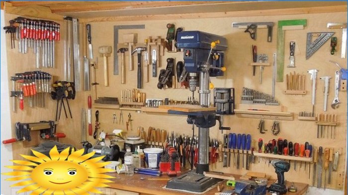 Almacenamiento de herramientas manuales en el taller.