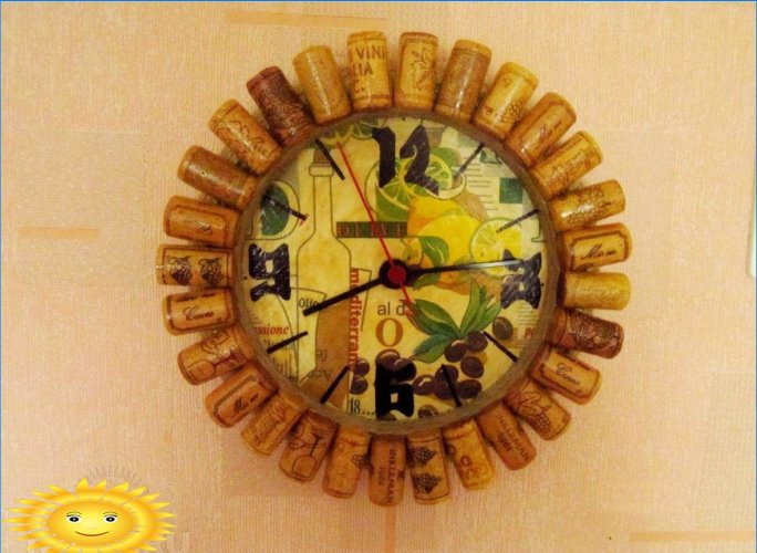 Reloj decorado con corchos de vino