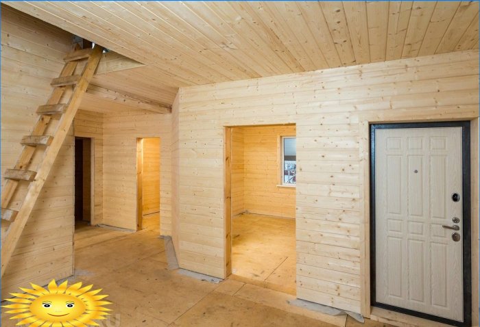Tabiques interiores en una casa de madera.