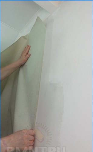 Cómo pegar correctamente papel tapiz no tejido