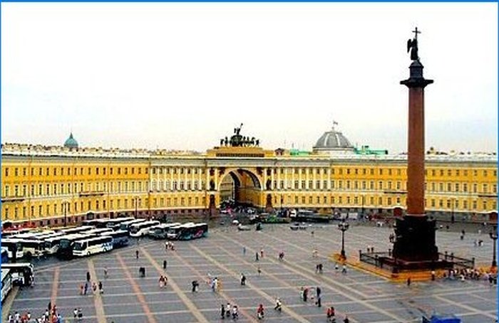 Edificio del Estado Mayor en la Plaza del Palacio, San Petersburgo
