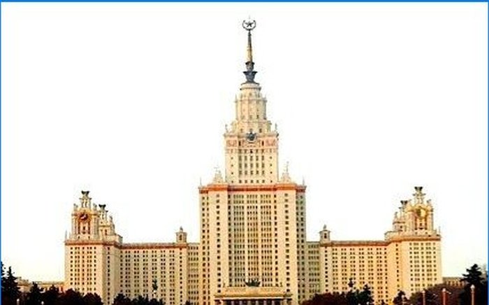 Edificio principal de la Universidad Estatal de Moscú