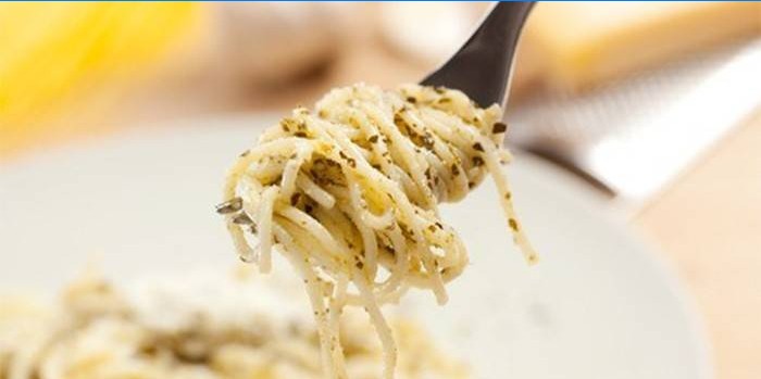 Spaghetti en un tenedor