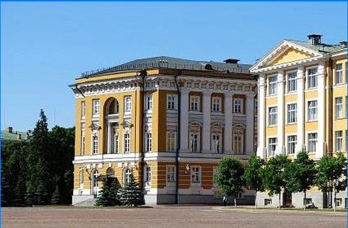 Edificio del Senado en el Kremlin de Moscú