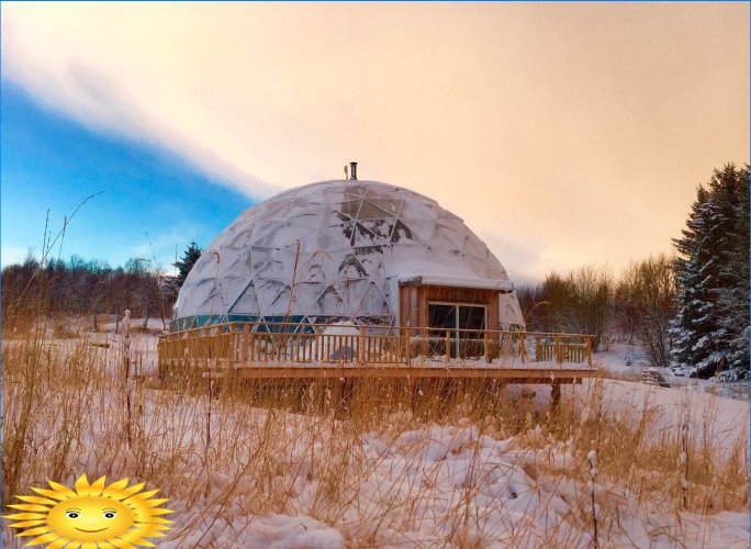 Nature House: una casa bajo una cúpula geodésica en el Ártico