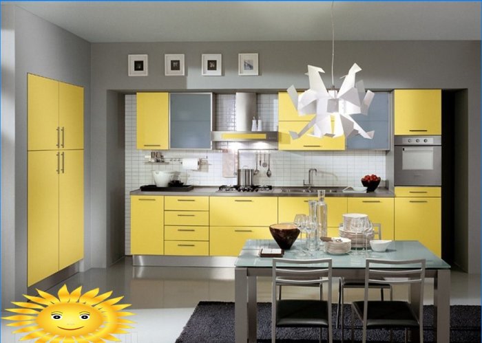Fachadas de cocina amarillo con el telón de fondo de paredes grises