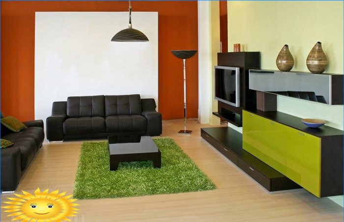 Terracota y verde en una sala de estar moderna