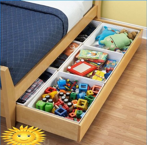 Espacio de almacenamiento debajo de la cama: pros, contras, opciones.