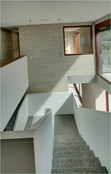 La escalera de la casa de campo Block House en Australia