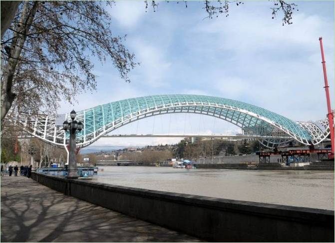 El Puente de la Paz en Tiflis