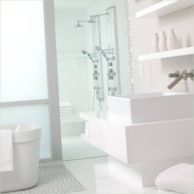 Interior de baño blanco