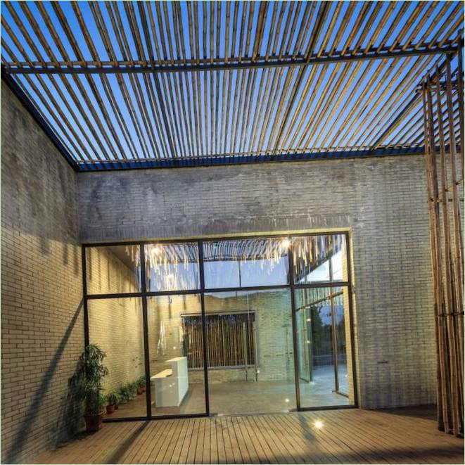Proyecto de casa moderna con patio de bambú