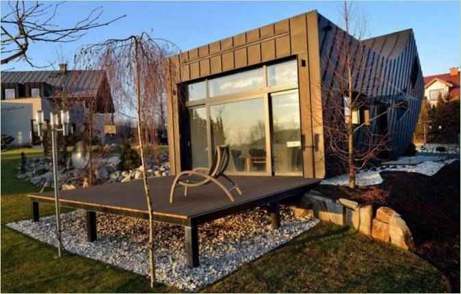 Diseño paisajístico de una casa curvada en Polonia