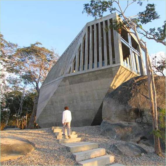 Insólita arquitectura de una capilla forestal en Acapulco