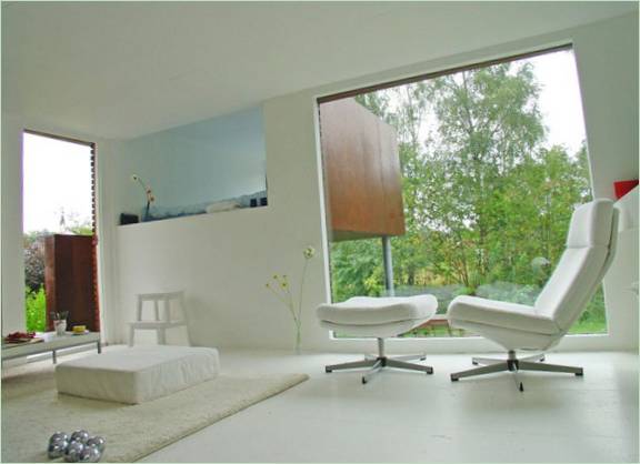 Precioso diseño interior minimalista de un salón en Noruega