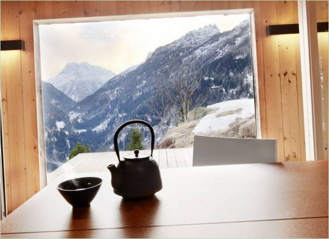 Interior de un chalé en las montañas suizas por Ralph Germann Architectes