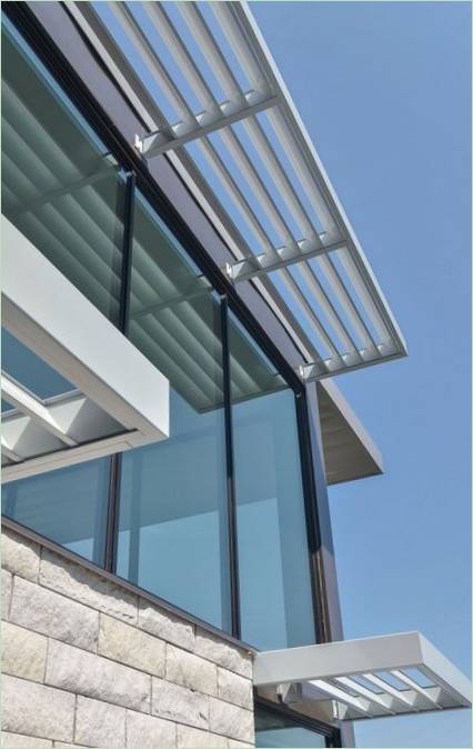 Diseño de casa multinivel con fachada de cristal de Edgewater, en Minnesota (EE UU)