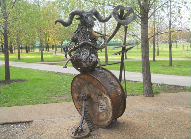 Escultura en el parque de los signos del Zodiaco