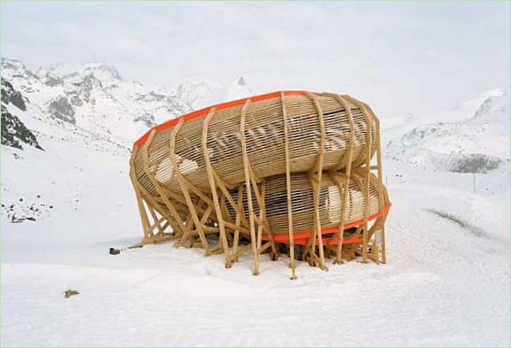 El mirador Evolver entre las montañas nevadas de Suiza