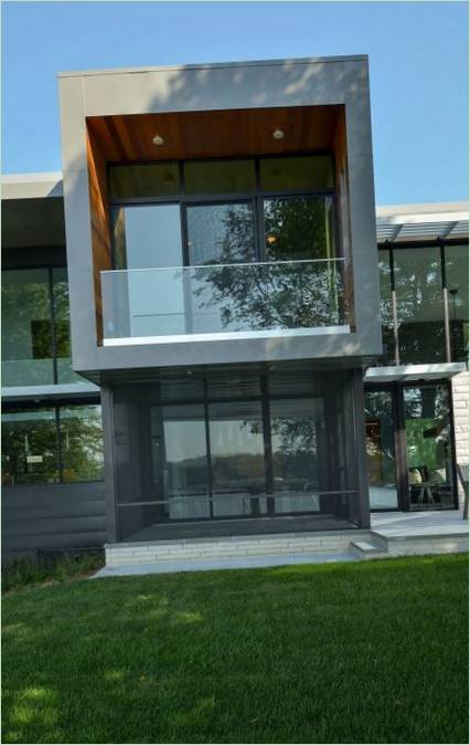 Diseño de una casa Edgewater de cristal de varios niveles en Minnesota, EE UU