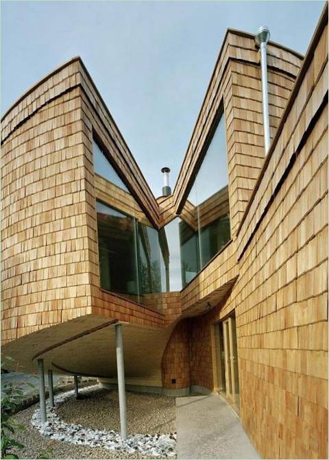 Fachada de una casa de caracoles en Finlandia
