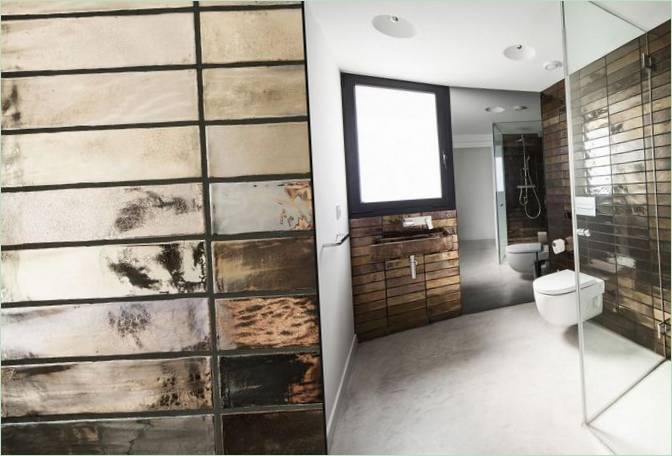 Elegante cuarto de baño diseñado por JC Residence
