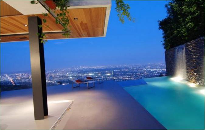 La piscina exterior de una casa particular en Los Ángeles
