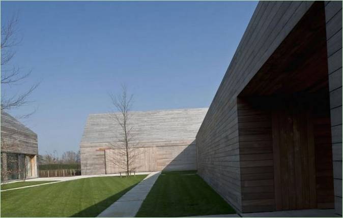 Una residencia rústica en Tielrode, Bélgica, por Vincent Van Duysen Architects