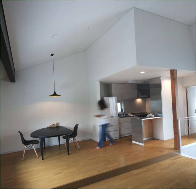 La Casa de Reflexión Hansha es una moderna casa de campo de dos plantas