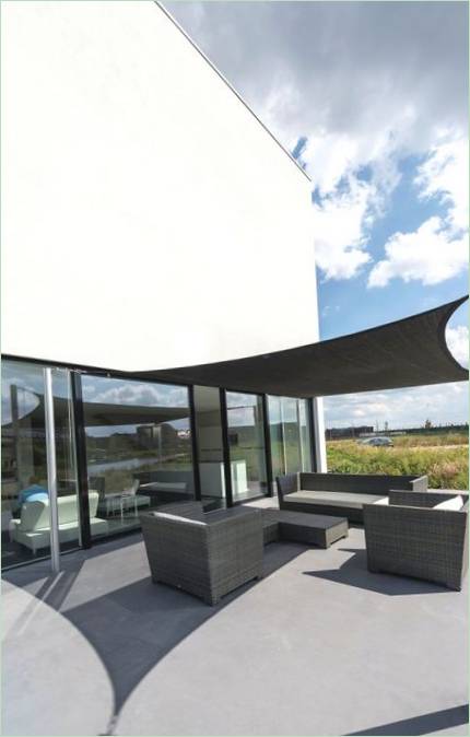 Terraza de una casa cúbica geométrica en los Países Bajos